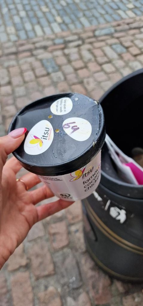 FennerFen's tweet photo. Thanks @ItsuOfficial! Soup everywhere (including me) in the middle of Covent Garden thanks to it plummeting out of the bottom of the paper bag it was in. Not embarrassing at all 😳 https://t.co/xeCNIL3Mb0