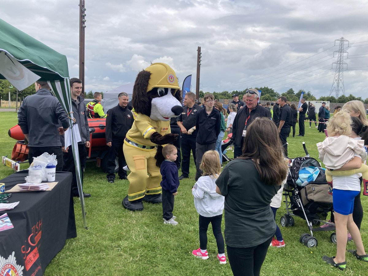 On Tuesday our volunteers and <a href="/SFRSYVS/">SFRS Youth Volunteer Scheme</a> alloa teamed up to help give safety advice and the water safety event