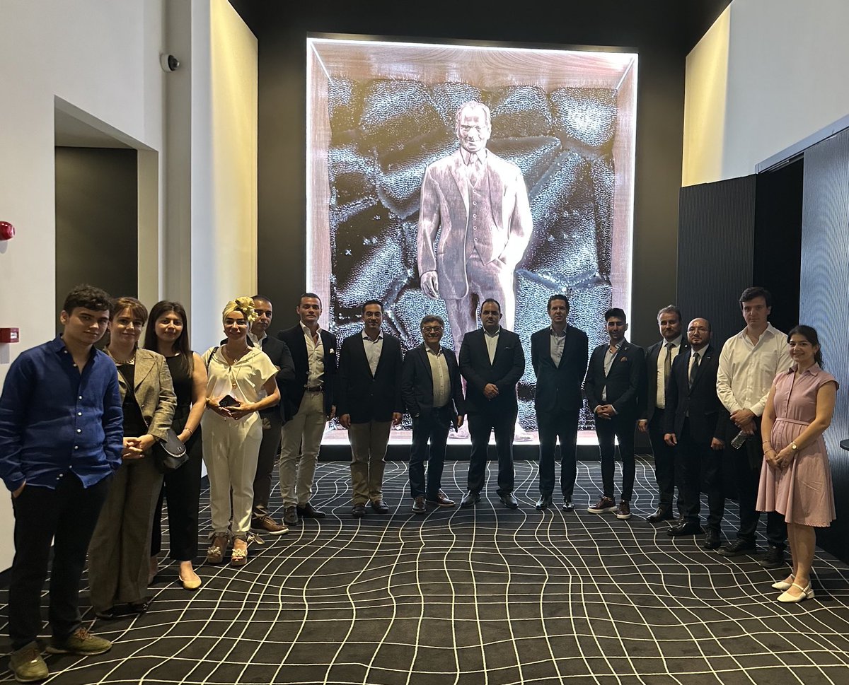 feyyazunal's tweet photo. ⁦@turkonfed⁩ ‘e bagli GİAD’lar ile birlikte ⁦@MEXTteknoloji⁩ Merkezi’ndeyiz. Heykel Atatürk’ün ilk NFT’si. https://t.co/XlfOrBxDcW