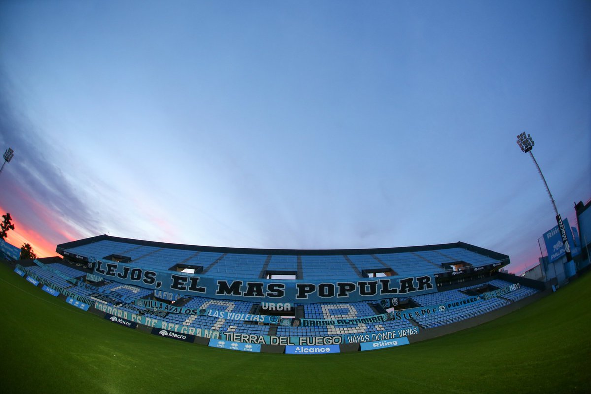exebenegas's tweet photo. No busquen más motivos, tampoco traten de entender, #Belgrano y el amor de su gente es puro e inigualable. 
¿Cómo le explicas a la gente, que unos locos se levantaron a las 6 para ir a poner la banderas? 
Único y diferente al resto, pioneros, siempre!
La comunión CAB 💙☠️ https://t.co/3fLzhWwvUJ