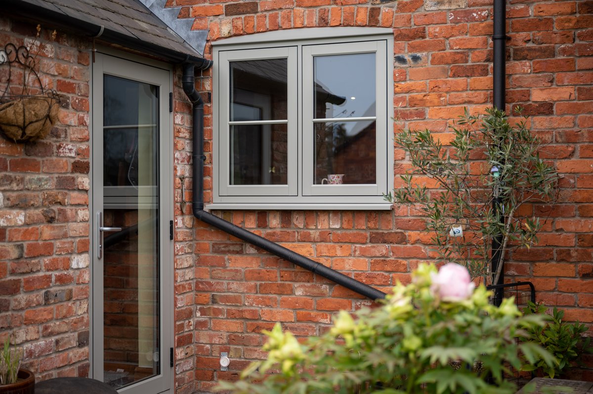residence9's tweet photo. 16 new R9 windows and 2 new doors in Sage. Traditionally elegant flush exterior and stylish decorative interior gives R9 its classic aesthetic.

@Fairmitreshrops
@HWLWindows

https://t.co/2sKcRIEilw

#R9 #sage #uvalues #timberalternativewindows #installer #fabricator https://t.co/2caW4LpaCy