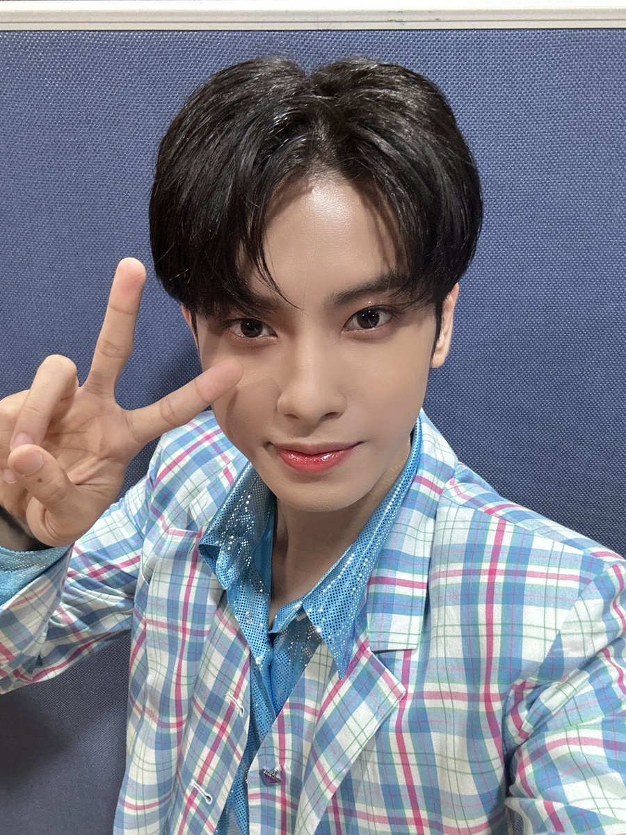 HORI7ON_twt's tweet photo. [🐶] I am feeling very grateful and super happy to be able to perform with my members on a stage like that. I still can’t believe this is all happening. Thank you so much Anchors for always being by our side. 🐶❤️

#HORI7ON #호라이즌 #KYLER #카일러 https://t.co/t1kAadPqwK