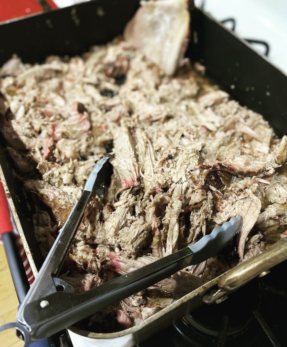 pepperpalace's tweet photo. True Beauty 😍 Our All American Rub on a smoked pork shoulder 💯 Head into a Pepper Palace today to get all your grilling essentials!
#PepperPalace #repost from @macs_meats https://t.co/la5SnbVosB