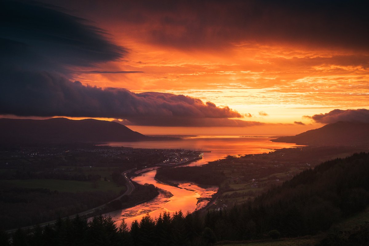 TheDarkPixel2's tweet photo. Some stunning sunsets from around Carlingford Lough and the Cooley Mountains and the Slieve Donard in the Mourne Mountains https://t.co/cCJ9vrffzg