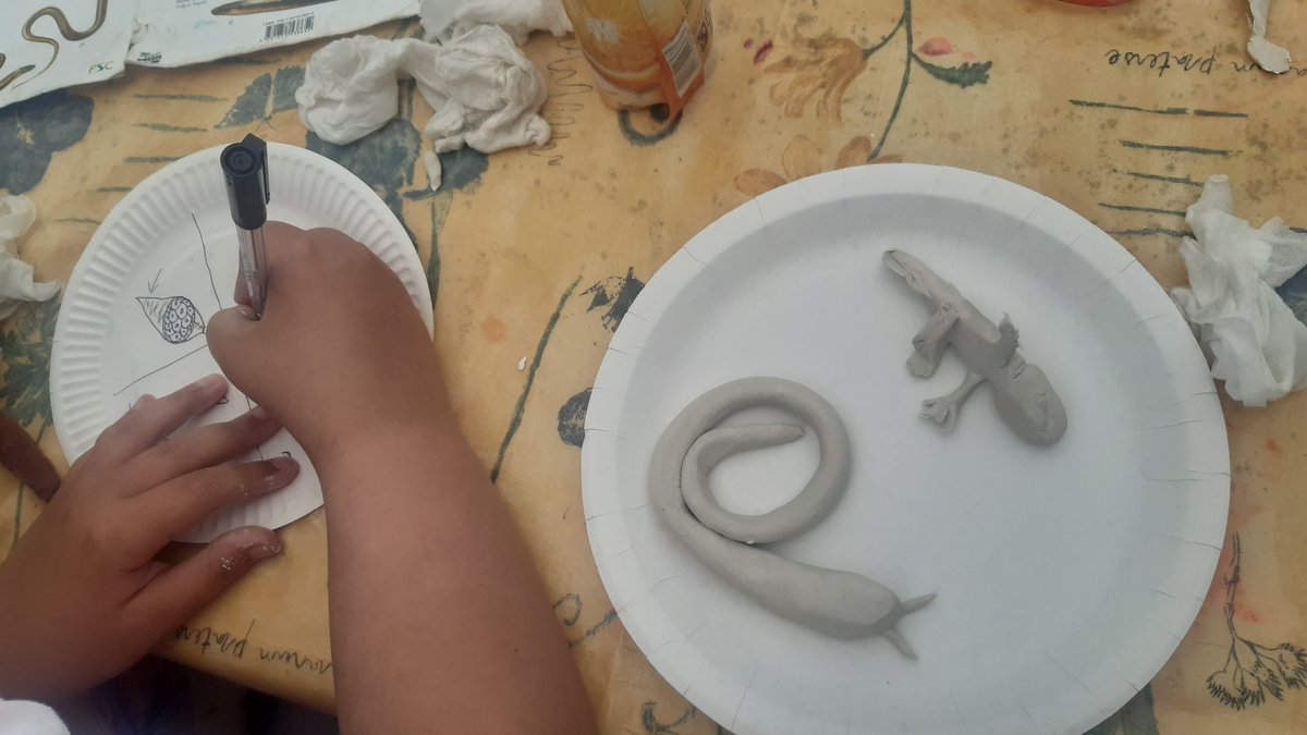 froglifers's tweet photo. #ScottishGreenPathways was out in #Tullibody working with Action For Children.
Amphibian & reptile clay models were created during the session and taken home.
Look at this wonderful #toadspawn, complete with newly hatched #toadpoles! We also loved the palmate #newt creation! https://t.co/dZCdS6ZBqH