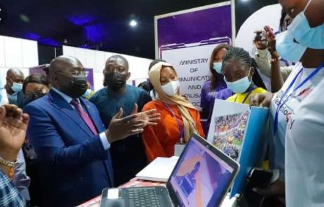 CredenceFine's tweet photo. Guru in Modern Digital Age!!! 
With his literary finesse, Dr. Bawumia penned a tale of progress and efficiency in governance!  #itispossible https://t.co/EsMOizLQNP