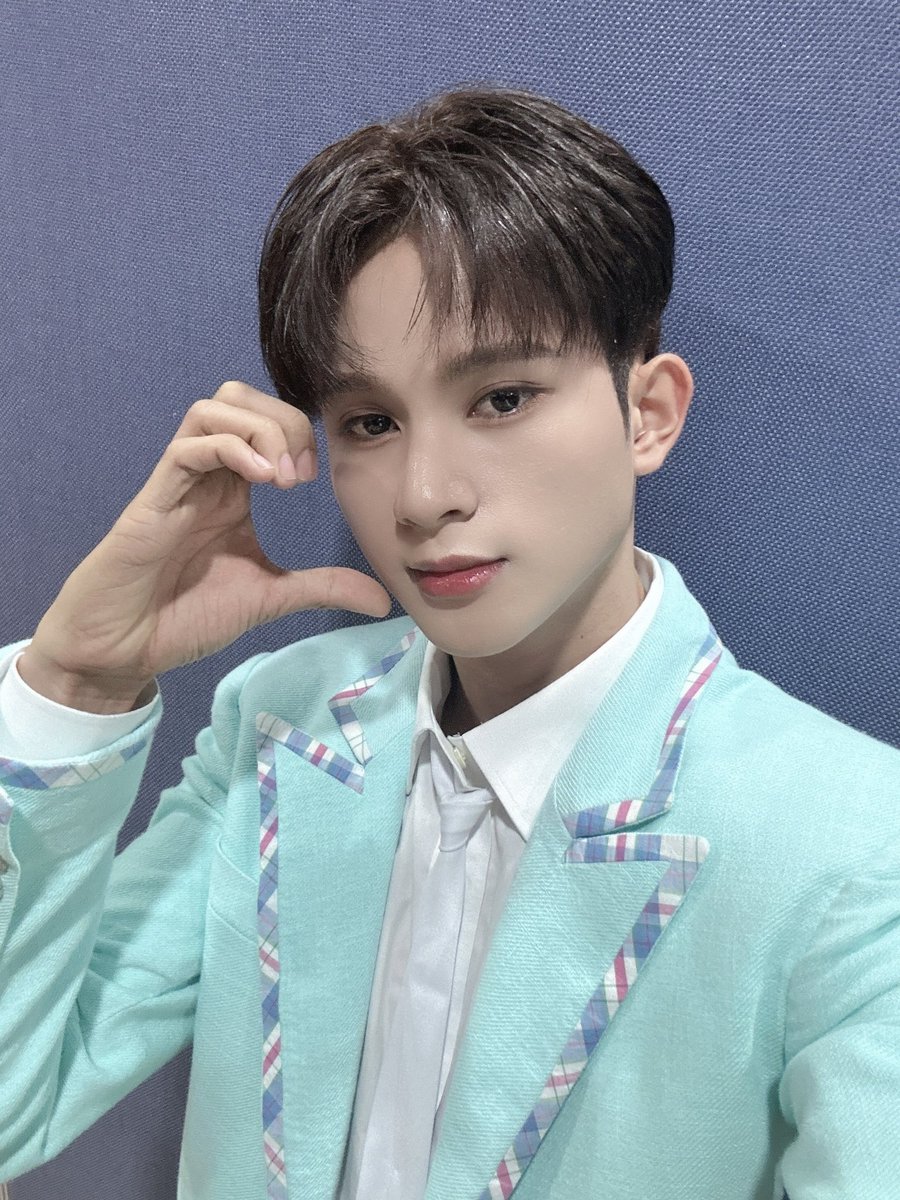 HORI7ON_twt's tweet photo. [🦊] I had so much fun today because we’re able to perform at MCountdown along with other idol. This is such an amazing opportunity, everyone was just nice. Totally, this would best day of my life and truly a dream come true.

#HORI7ON #호라이즌 #WINSTON #윈스턴 https://t.co/jQBaHV6Q7S