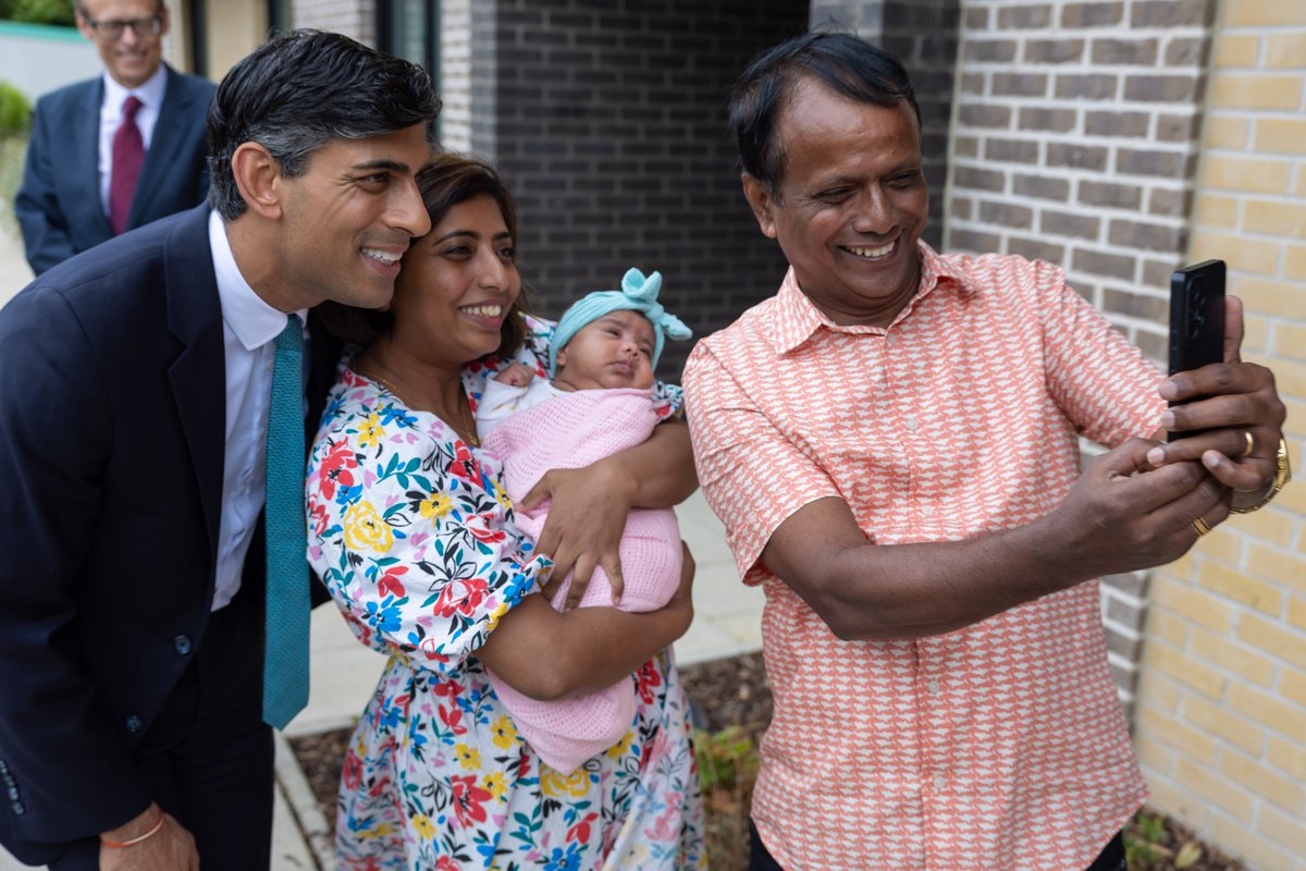 RishiSunak's tweet photo. Today I met some of the people helping us make the dream of home ownership a reality for more Londoners.

Too many people can’t get onto the housing ladder because not enough homes have been built in London.

So I’m stepping in to boost house building where it's most needed. https://t.co/2CUW0HHQHQ