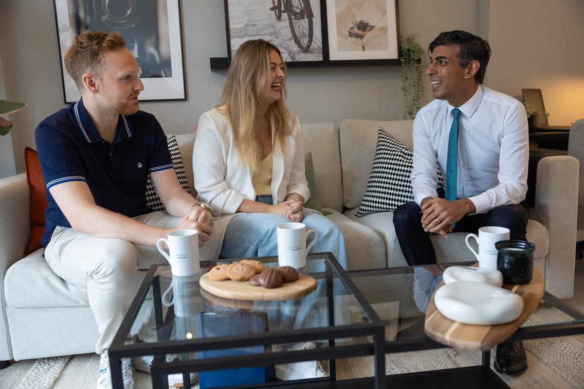 RishiSunak's tweet photo. Today I met some of the people helping us make the dream of home ownership a reality for more Londoners.

Too many people can’t get onto the housing ladder because not enough homes have been built in London.

So I’m stepping in to boost house building where it's most needed. https://t.co/2CUW0HHQHQ