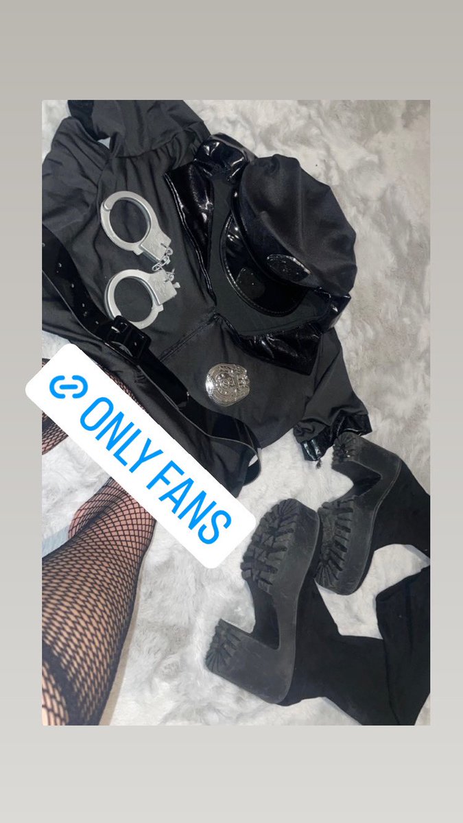 Sophies05x's tweet photo. Sneak preview of my content todayโฆ๐๐ฎ๐ผโโ๏ธ
https://t.co/kRgHvd3RCn
#onlyfans #policeoutfit #isellfeetpics #FOOTFETฤฐSH #footfetishcommunity #stockings #fishnets #sexy https://t.co/graN6S8xFj