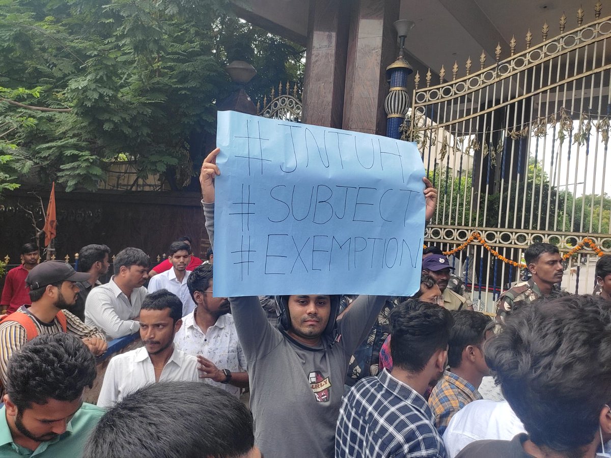 Sampath46933698's tweet photo. We want justice
#jntuhsubjectexemption
#JNTUH_R18 
#jntuhsubjectexemption https://t.co/EEjtDDd8LY
