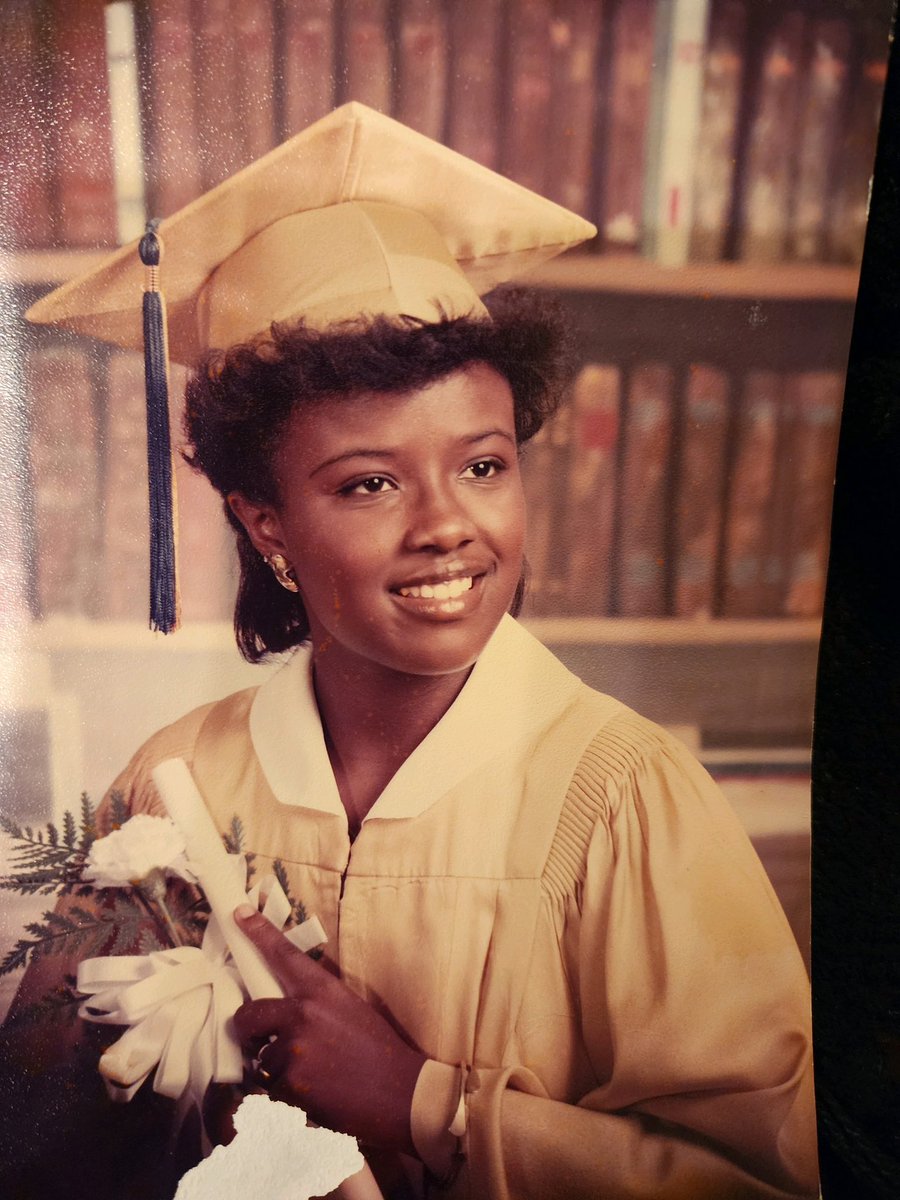 SCCPSS's tweet photo. It’s #ThrowbackThursday! 🏫📚
Can you guess who this is? If you guessed Mrs. Bernadette Ball-Oliver, Deputy Superintendent of Teaching and Learning, you’d be correct!
Share your throwback pictures and tell us YOU are #ReadyforDayOne! https://t.co/qxcS3UASgE
