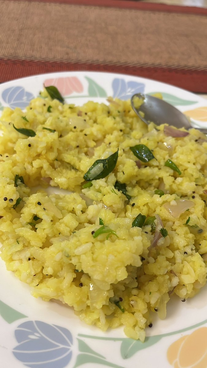KnottedBraid's tweet photo. Heavy rains. A bit of cough and cold. Felt like having garma garm pohe. #notlowcarb. Pohe is my favourite. https://t.co/0xOaQzP0Sw