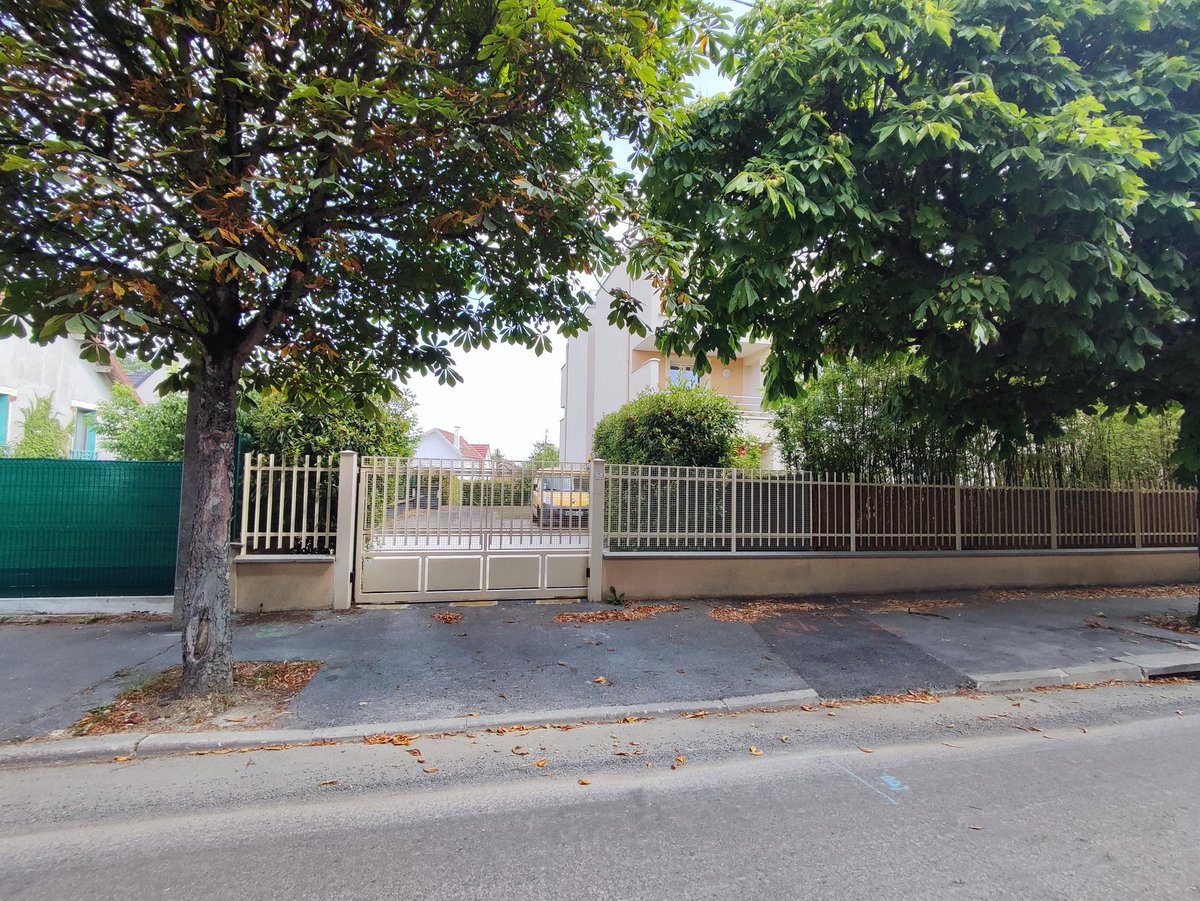 GcBudoc's tweet image. Champigny sur Marne. Grande place de parking spécial gros véhicule: #campingcar, #foodtruck, gros #utilitaire, #camionette 20 M3...
Je vous propose à la location une grande place de #parking . Pas de limitation de hauteur, accès facile depuis la rue. 100 €/mois