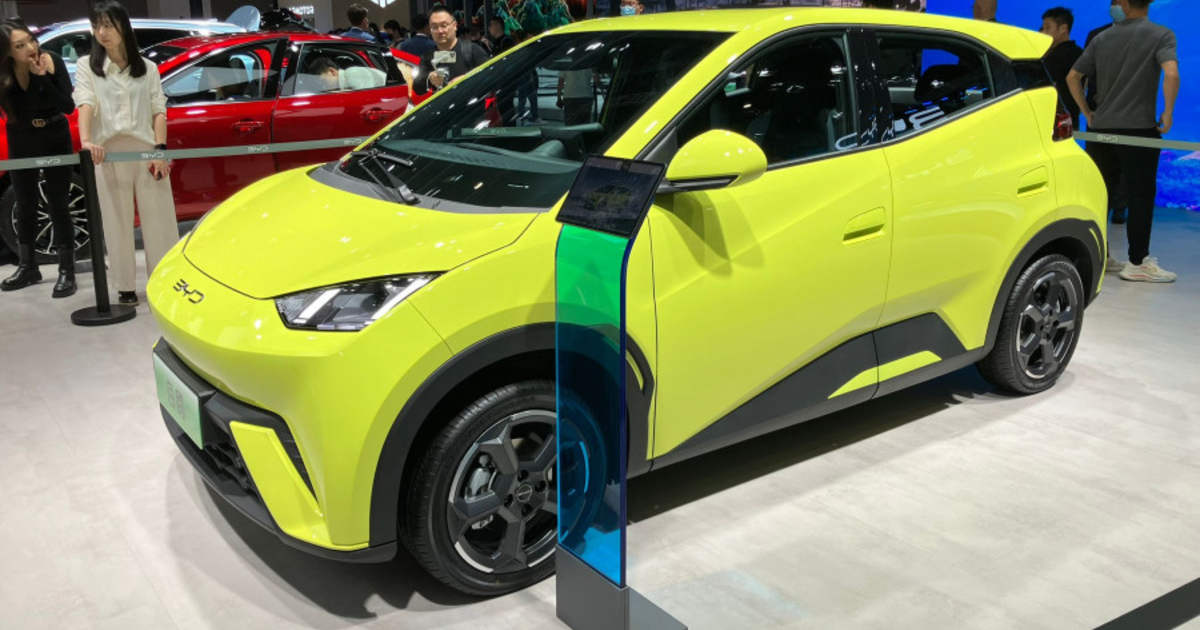 AutoNewsEurope's tweet photo. Western automakers look to slash EV costs to fight Chinese 'invasion' https://t.co/p0gCPzH4vL https://t.co/mJCt9sZcWm
