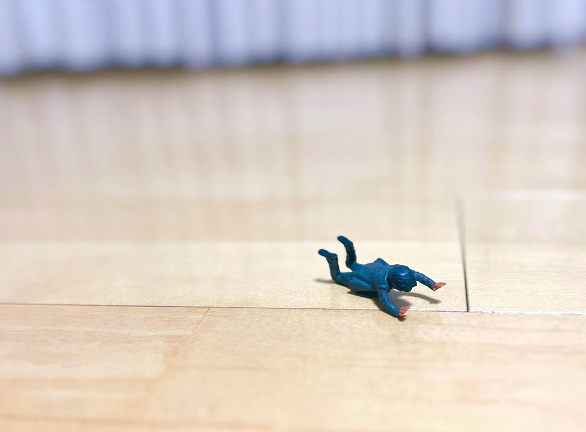 _o_love_o's tweet photo. 床にデカい虫がいると思ってギョッとしたら松崎しげるだったから良かった https://t.co/VLNa9pBNy4