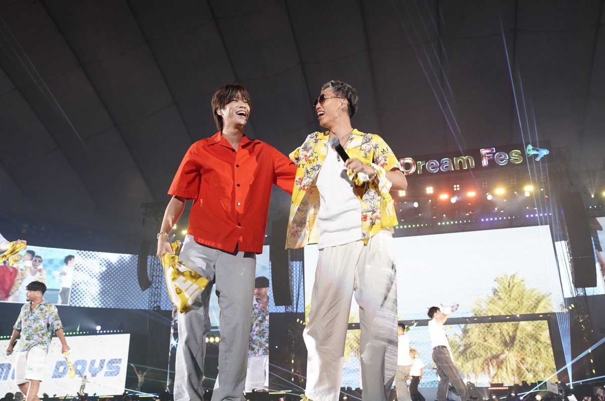 oricon's tweet photo. 🎪コムドット 東京ドーム イベント
『#CreatorDreamFes』レポ 

やまと、自身の言動に「ダサかった」と涙💧
夢を再宣言📣「日本一のグループになる」
https://t.co/K9zhHCiuaC

#コムドット #CDF東京ドーム #CDF @Comyoutuber2 @CreatorDreamFes @comyamato0515 https://t.co/Ge8QlWDbDP