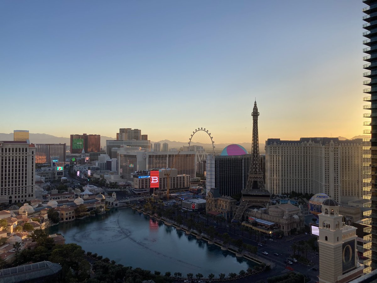 DanielOcean316's tweet photo. Final morning waking up in vegas for this trip #vegas https://t.co/pdkBAv75FB