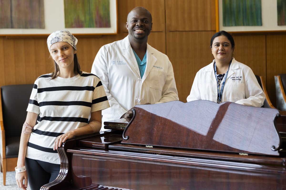 UNCneurosurgery's tweet photo. #UNCNeurosurgery #BrainTumor patient &amp; #UkrainianRefugee shares her story of how she came to @UNC_Health_Care seeking treatment for her #glioma: https://t.co/e0WfI4dTh2 
@yasmeenrauf #Ukraine https://t.co/EBufq6Gk2o