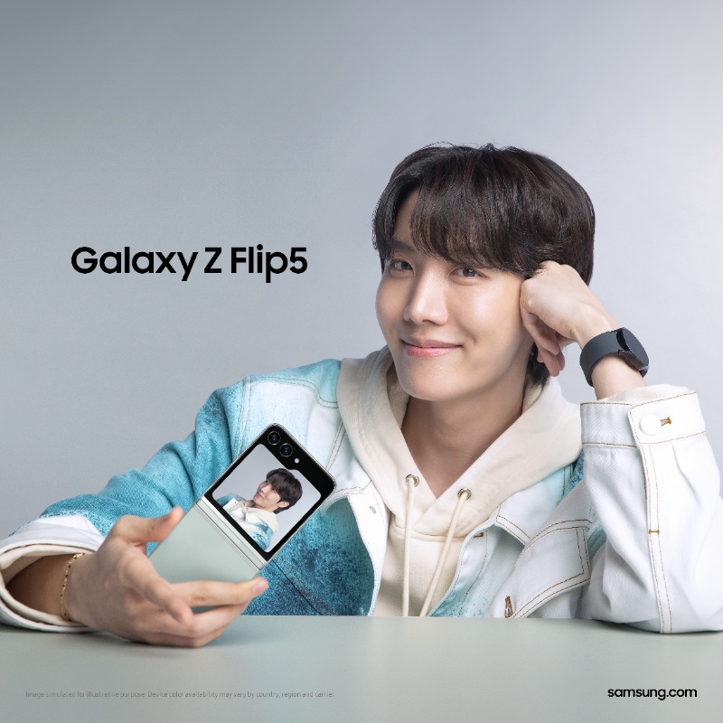 SamsungPortugal's tweet photo. Prepara-te para os verdadeiros summer essentials: o novo #GalaxyZFlip5 em Mint e o #jhope dos @BTS_twt. 💜✨️
#Galaxyxjhope #JoinTheFlipSide #SamsungUnpacked 

Sabe mais: https://t.co/2usxTkEddR https://t.co/VxdqPFxVh8