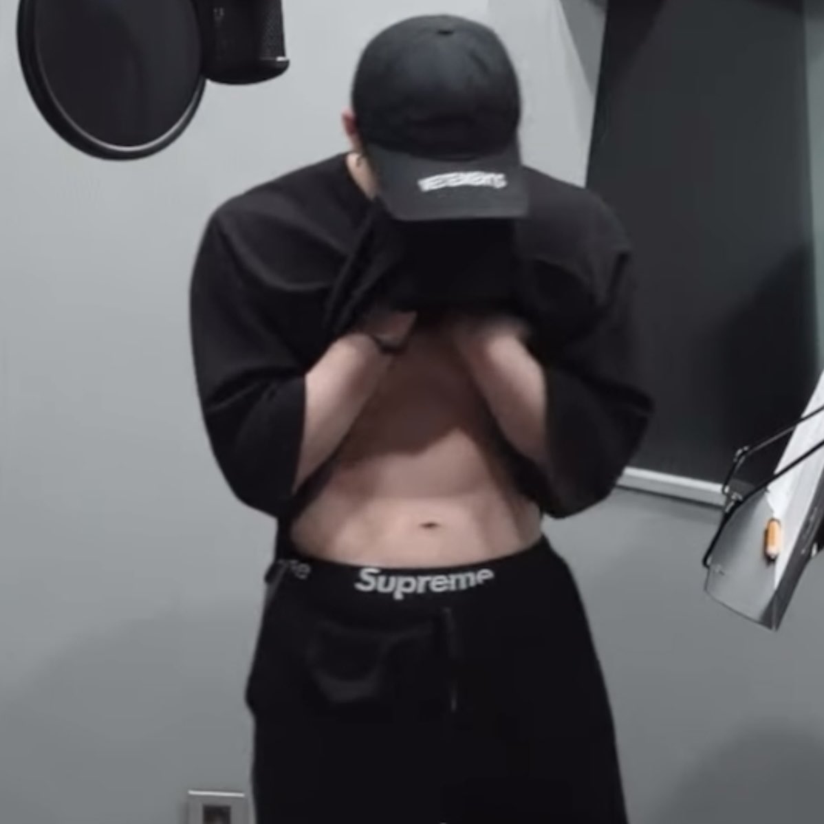 captainCB97s's tweet photo. BANG CHAN?-!-? https://t.co/Ig6ZsPZj0K