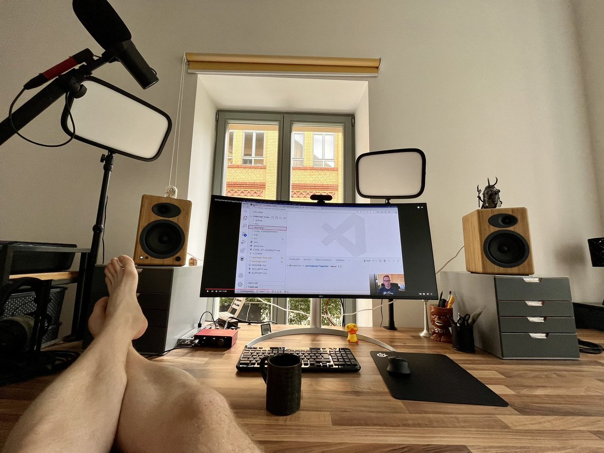 bennycode's tweet image. Having a relaxing day off! 🌴🌞 Just tuned in to watch @DanWahlin showcasing #TypeChat. 🤓