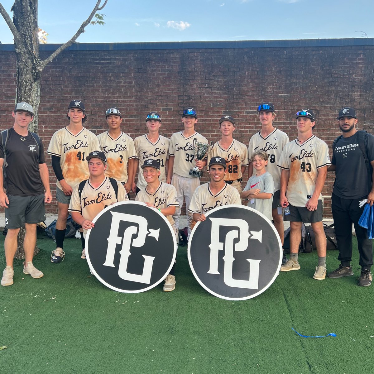 PG_Tourney's tweet photo. 16u PG East World Series

🏆Champions: Georgia Jackets 16u - Nationals
🥈Finalists: Team Elite 16U Scout - White
🏅MVP: Dax Kilby
🏅MVPitcher: Carson Rech https://t.co/SPmiWW2PU4