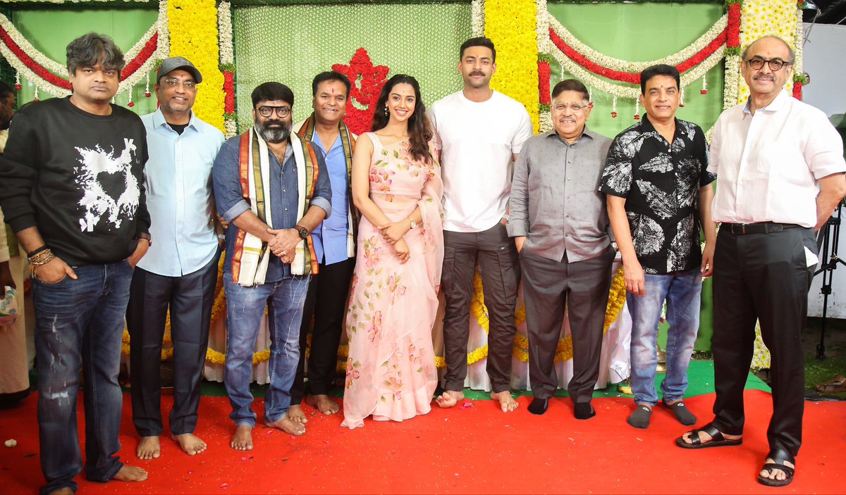 Meenakshiioffl's tweet photo. A dawn of a whole new world ❤️🔥
@VyraEnts Production No.2, #VT14 Titled as #MATKA 🎬
In Telugu, Tamil, Hindi, Kannada & Malayalam💥
@IAmVarunTej @KKfilmmaker @norafatehi @gvprakash @PriyaSeth18 @mohan8998 @drteegala9
#MATKABegins 🔥 https://t.co/kXKZWblmN0