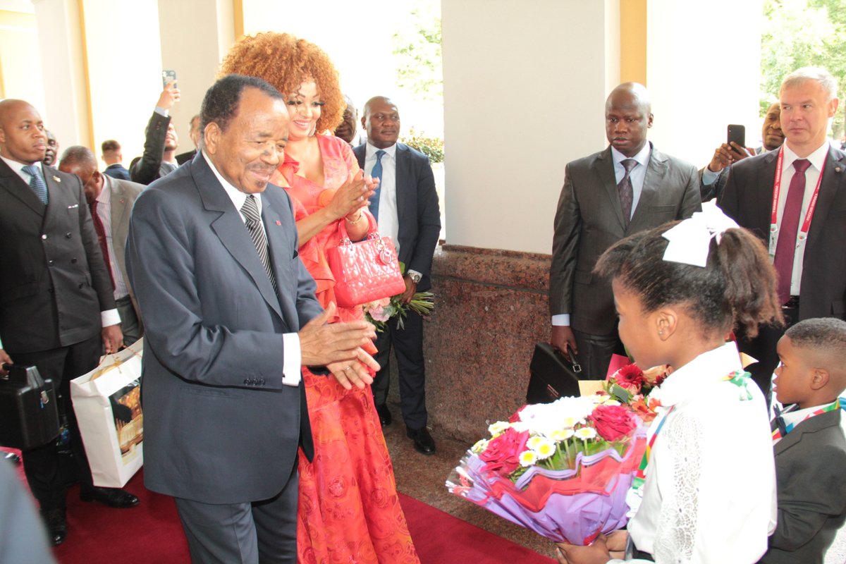 PRC_Cellcom's tweet photo. S.E. Paul BIYA prend part en ce moment aux travaux du 2ème Sommet Russie-Afrique.
Le vol spécial ayant à son bord le Chef de l'Etat et son épouse, Mme Chantal BIYA, a atterri à l’aéroport de Pulkovo ce matin à 8 h 50 (6 h 50 à Yaoundé). #PaulBiya #Cameroun
#RussiaAfricaSummit2023 https://t.co/ws3gAqhjGz
