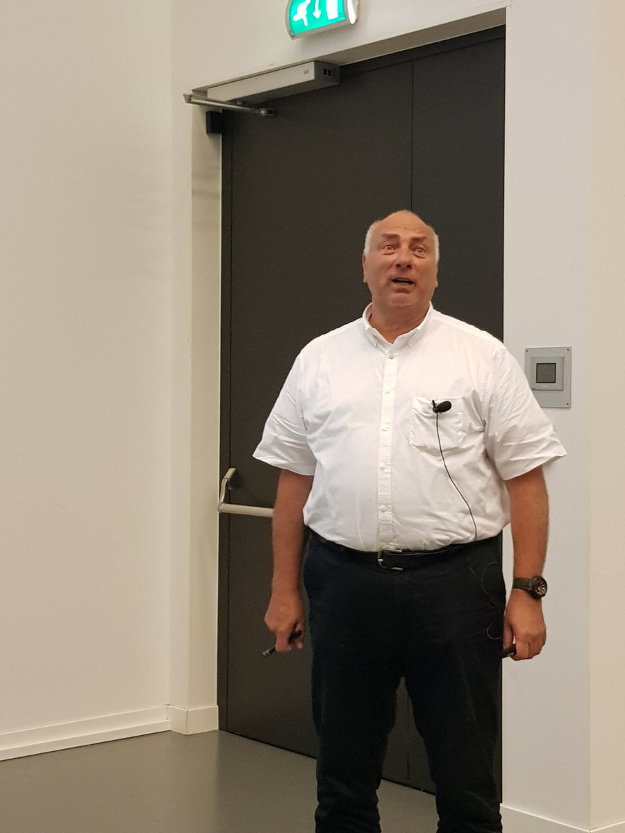 carbene_nitrene's tweet image. Prrof Kalman Szabo talks enthusiastically about homologation of alkenyl boronates using diazo compounds and organocatalysts. Again a very cool presentation at #ISCNC2023 about a very hot and important research project!