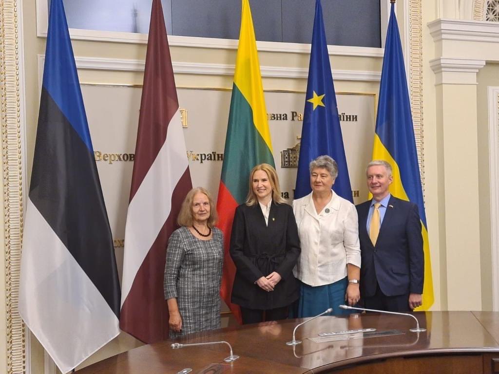 Ole_Kondratiuk's tweet photo. It’s very symbolic that on the eve of🇺🇦Statehood Day - MPs&amp;state-creators of friendly&amp;free Latvia,Lithuania,Estonia - arrived at Verkhovna Rada.

I was glad to meet with delegation of presidents&amp;members of national Clubs of signatories of Acts of Independence of these countries. https://t.co/ikiNwsY2VO