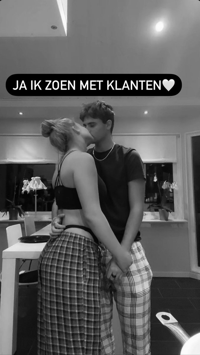 leukeluna's tweet photo. Zoenen is echt mijn favoriete gedeelte van voorspel😝

Geef een like als je ook houdt van zoenen (❤️) https://t.co/g3khs3TdN3