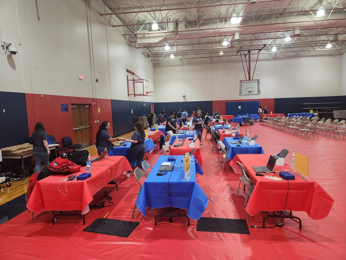 Duncanville_HS's tweet photo. Parents, we are here for you today, Friday, and Monday.  Please, please, please come register your scholar at Duncanville High School in the west gym. We are currently at 75% enrolled.  The goal is 95%.  #Avoidthelines #BTL https://t.co/NUyDIGyry5