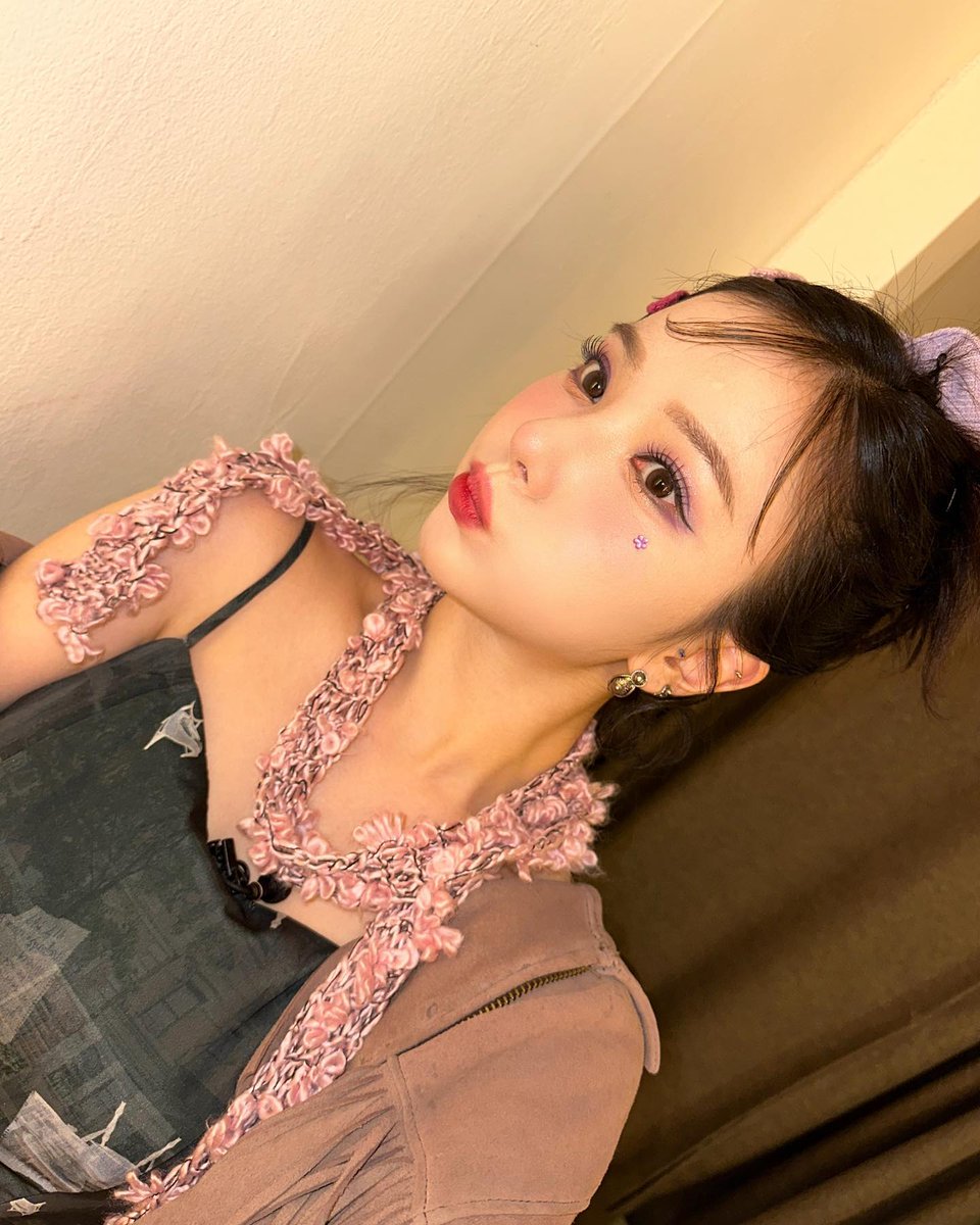 eunharideul's tweet photo. eunha's viral videos on twitter 2023 edition 

— a thread ✨ https://t.co/3vORLl9T0q