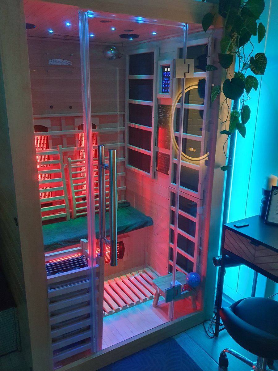 Dare to conquer the cold plunge❄️ after basking in the blissful warmth of the full spectrum sauna🔥? How long can you withstand the icy waters? Book our Recovery Lounge and find out!  
#IcePlunge #Sauna #Pressotherapy #RedLightTherapy #TheLoungeCDF #WellnessRevolution