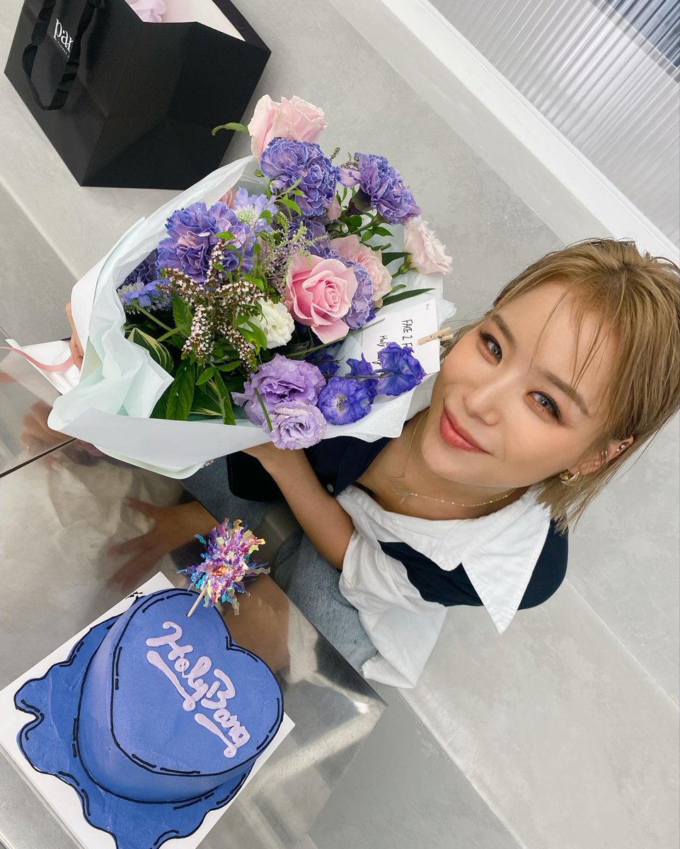 Loii_83's tweet photo. 우리로아 너무 멋있고 이쁘고 귀엽네😘😆😝❤️🔥 https://t.co/MGysjuYEbe