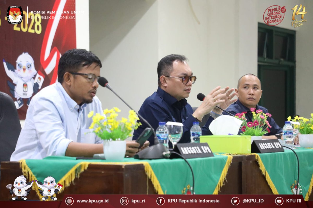 KPU_ID's tweet photo. #TemanPemilih, Anggota KPU Parsadaan Harahap dan Idham Holik @idhamholik77 mengisi materi Orientasi Tugas Anggota KPU Kabupaten/Kota Periode 2023-2028 Gelombang III Tahun 2023, di Ruang NKRI Rindam Jaya, Kamis (27/7/2023). https://t.co/nfq35T1K5p