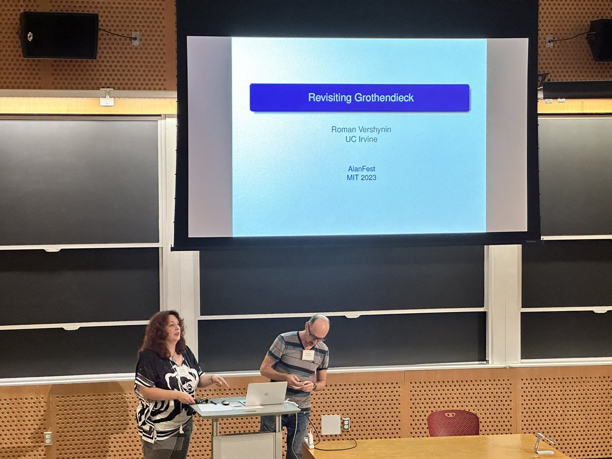 LoVVgE's tweet photo. How do you bound the norm of a random sub-matrix? (Using Grothendieck Inequality!) Roman Vershynin kicking off #ASE60 with an amazing talk. #RMT https://t.co/VnaLAIe3Lw