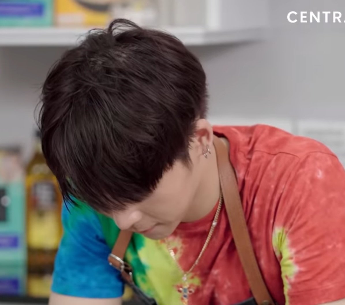 ChefGameplayrb's tweet photo. I still wonder if Tops looks so sad at the end of ep.17, because once again he got stuck with the dishes, or because he's gonna lose Win. 🤔

#IngredientsTheSeries
#gameplayRB #wintops https://t.co/6rlVThNGi4