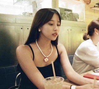 chae_narii's tweet photo. A #MiChaengAU Wherein Chase (Chaeyoung) is a working-student who works in a coffee shop and Maddy (Mina) is a coffee addict who happens to like the barista. https://t.co/jUvnXC3Jlc