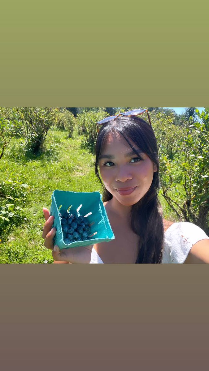 angeldarlingzz's tweet photo. Berry proud of my fruitful harvest! 🌿 #BerryPicker https://t.co/xdcHxzsBlM