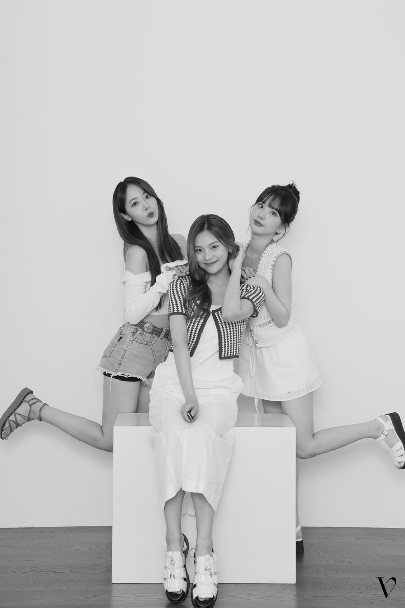 VIVIZ_official's tweet photo. [#VIVIZ] 📸

[VIZITRIP] 삐지트립 in 제천 (VIZITRIP in JECHEON) 가족사진 #2

🔗 https://t.co/vBqoJ5i10g

#비비지 #은하 #EUNHA #신비 #SINB #엄지 #UMJI #VIZITRIP https://t.co/n6WGwOG6XJ