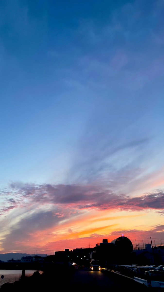 neqo_cc's tweet photo. 君のいない夕暮れ

#写真 #フィルム #夕暮れ 
#キリトリセカイ
#写真好きな人と繫がりたい
#ファインダー越しの私の世界 https://t.co/ZkGhYqfD0D