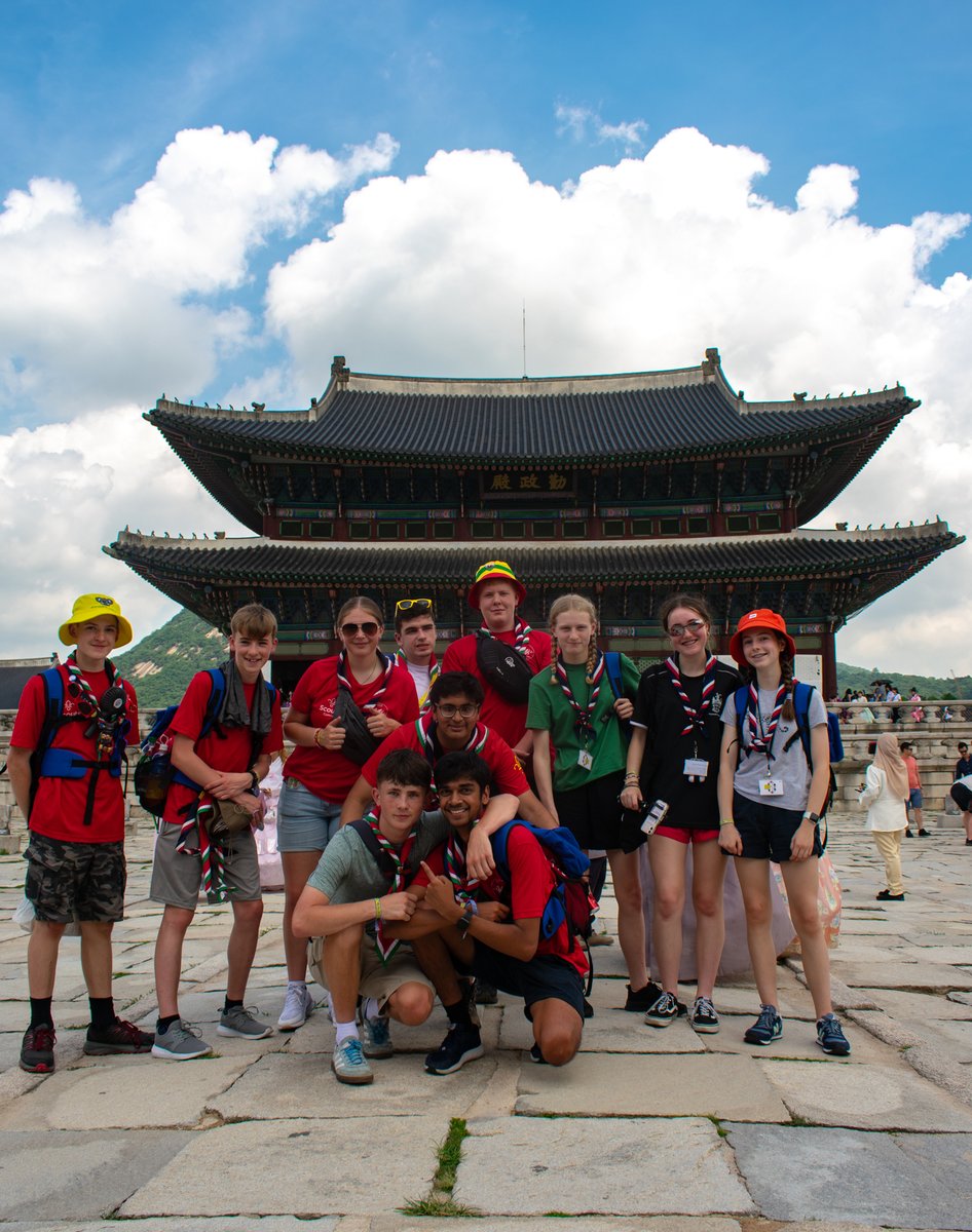 artbyhattieliv's tweet image. Ran into Unit 3, 9 and 33 at Geongbokgung Palace today! #ukcontingent #DreamWild #DrawYourDream @UKContingent
