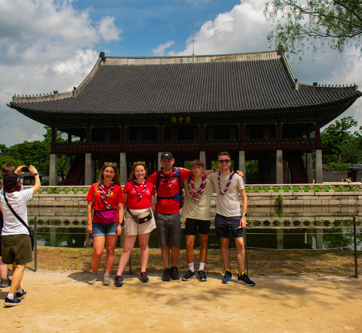 artbyhattieliv's tweet image. Ran into Unit 3, 9 and 33 at Geongbokgung Palace today! #ukcontingent #DreamWild #DrawYourDream @UKContingent
