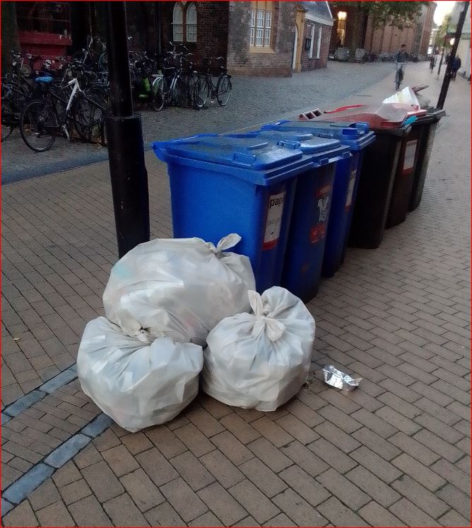 boebelsha's tweet photo. Traditie? #Akerkhof #Groningen gisteravond @gem_groningen https://t.co/v0A9lZuEeG