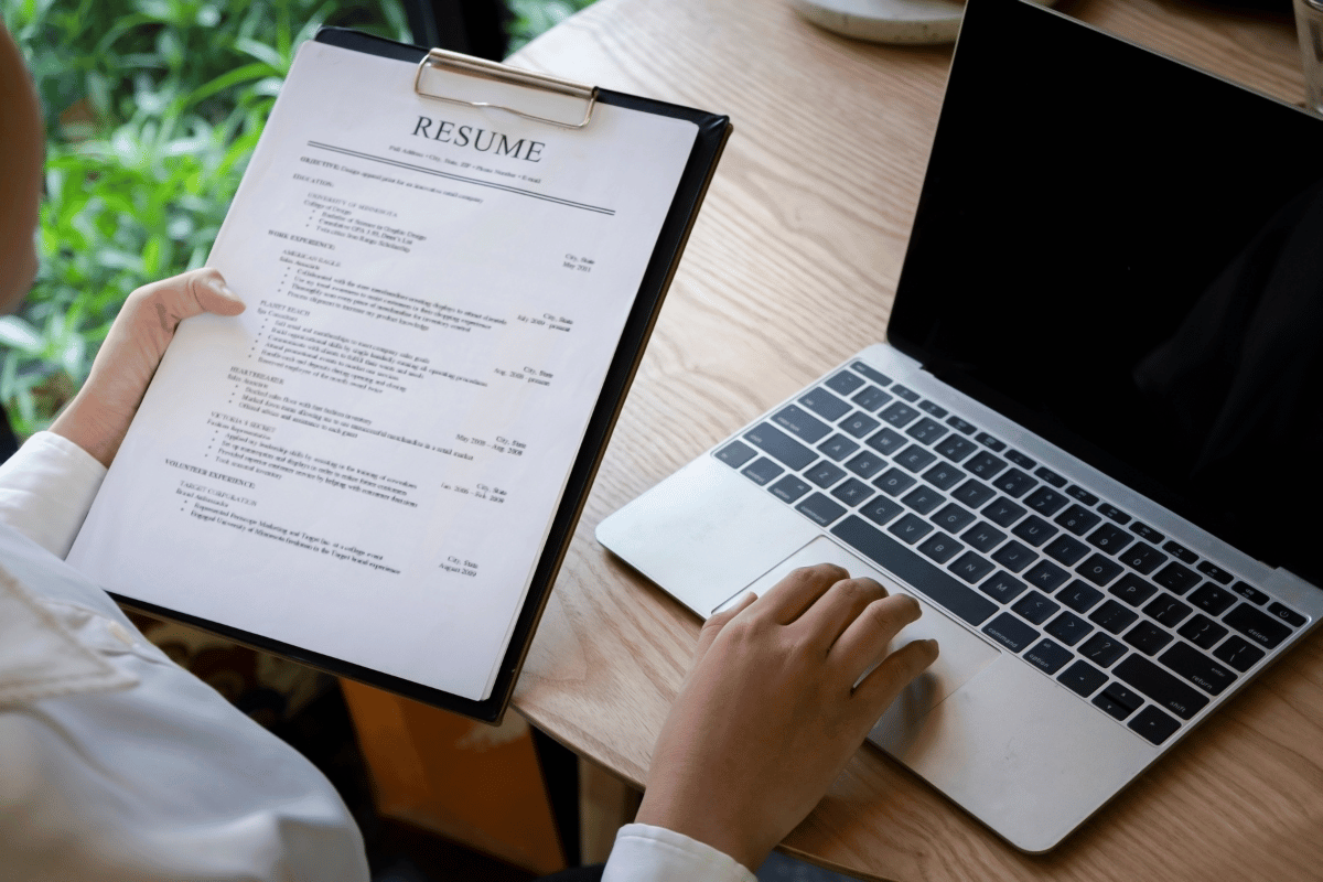 thecvme's tweet photo. Creating an online resume can be beneficial in many ways, including increasing visibility to potential employers and showcasing your skills and experience in an easily accessible format. It can also allow for easy customization and sharing with others.

#OnlineResume #JobSearch https://t.co/f4kfw5cFr2