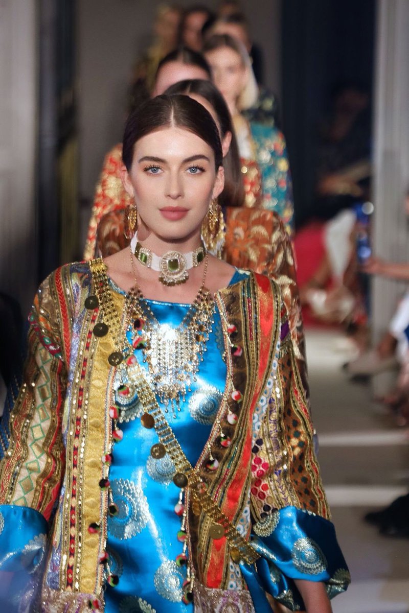 AghaDelza's tweet photo. Ji bo tevahiya gelê Kurd cihê şanaziyê ye
@LaraDizeyee 

#kurdistan #pfw #paris #blue #dizeyee #designer #passion #forthewolrd #love https://t.co/Ha0g5AnfBP