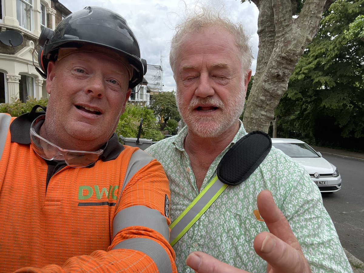 Met the Legendary Owen Teale walking his dog 🏴󠁧󠁢󠁷󠁬󠁳󠁿Man done well