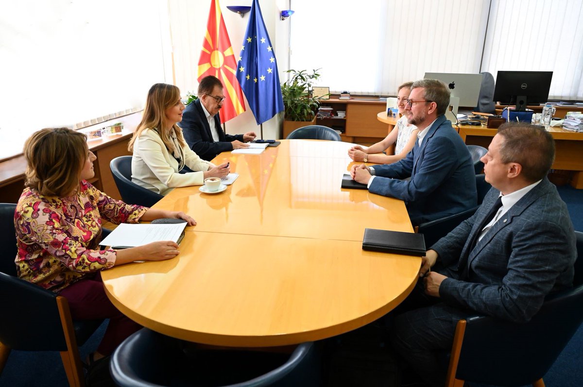 narodna_banka's tweet photo. Средба Ангеловска-Бежоска ‒ Габриел: Поддршка од ЕИБ за спроведување на стратегијата за „зазеленување“ на финансискиот систем.
https://t.co/Eu6mSqL8oo https://t.co/AjPUsWMUz1